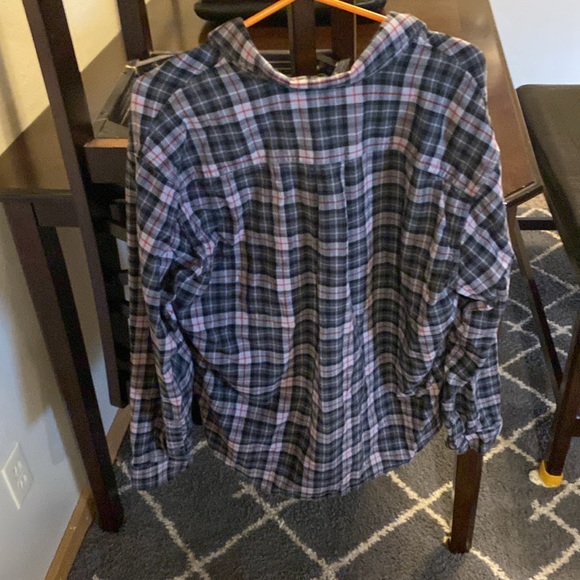 Eddie Bauer XL Flannel. Classic fit - Picture 4 of 6